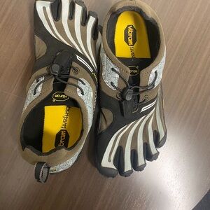 Vibram FiveFingers Gray and Black Water Shoes